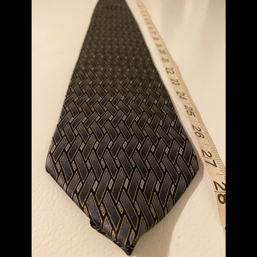 Van Heusen necktie
